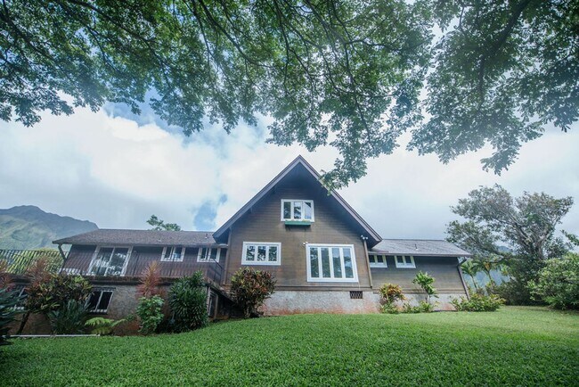 Building Photo - 4/3/4 A BEAUTIFUL LINDAL CEDAR HOME IN KAN...
