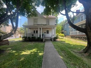 Building Photo - 1236 Chestnut St