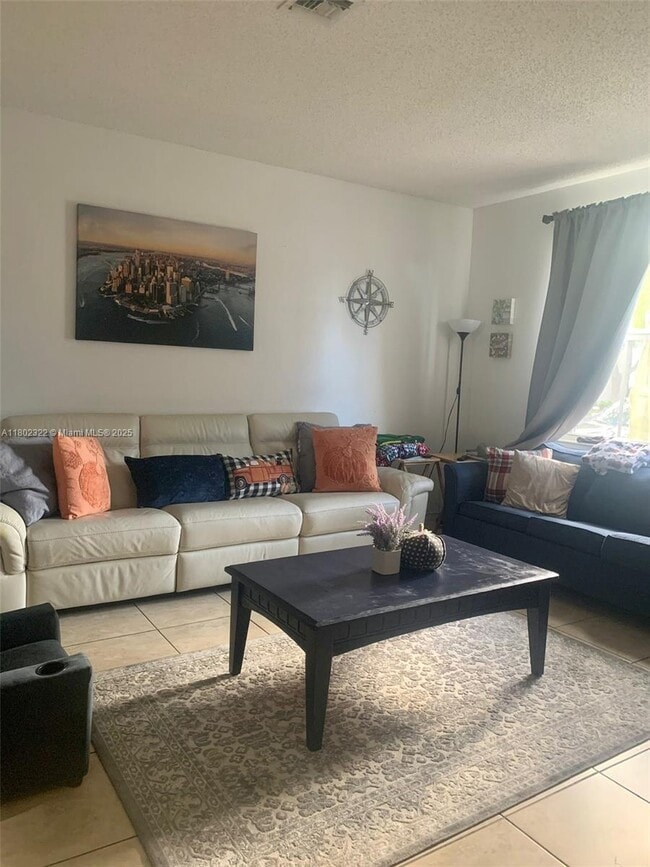 Foto del edificio - 947 NE 42nd Terrace