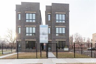 Building Photo - 3936 S Indiana Ave