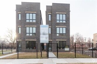 Building Photo - 3936 S Indiana Ave