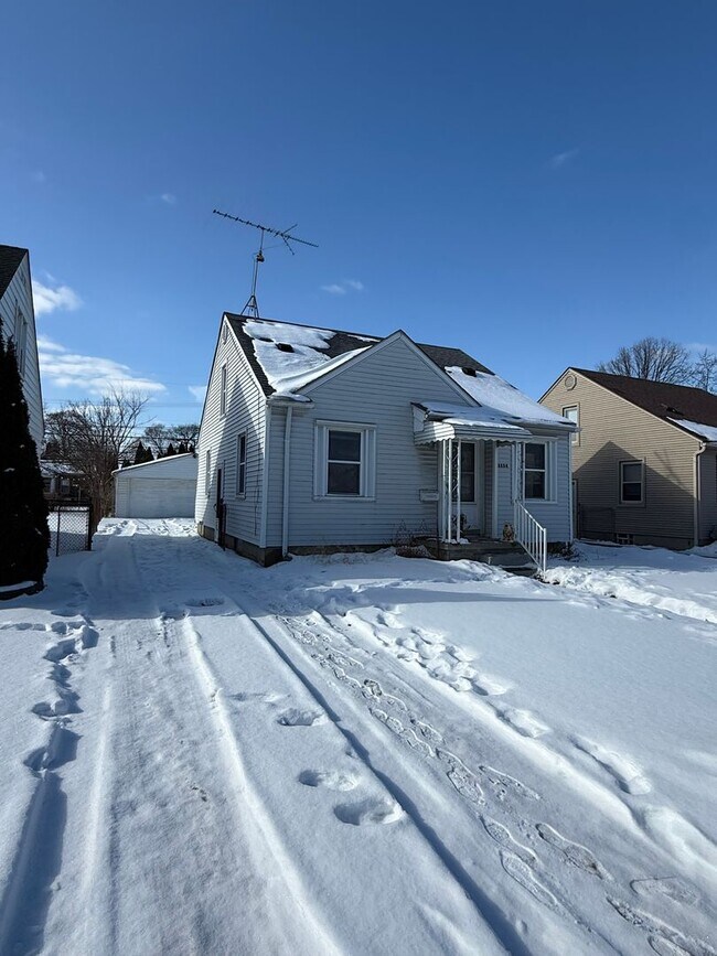 Foto del edificio - Move-In Ready 3 Bedroom, 2 Bathroom Home in Dearborn