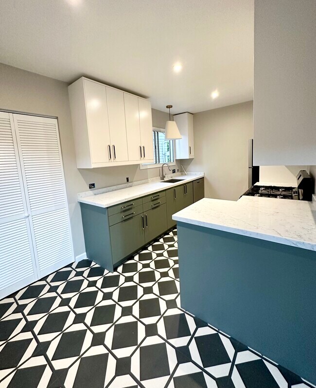 Building Photo - 5321 Dockweiler Pl
