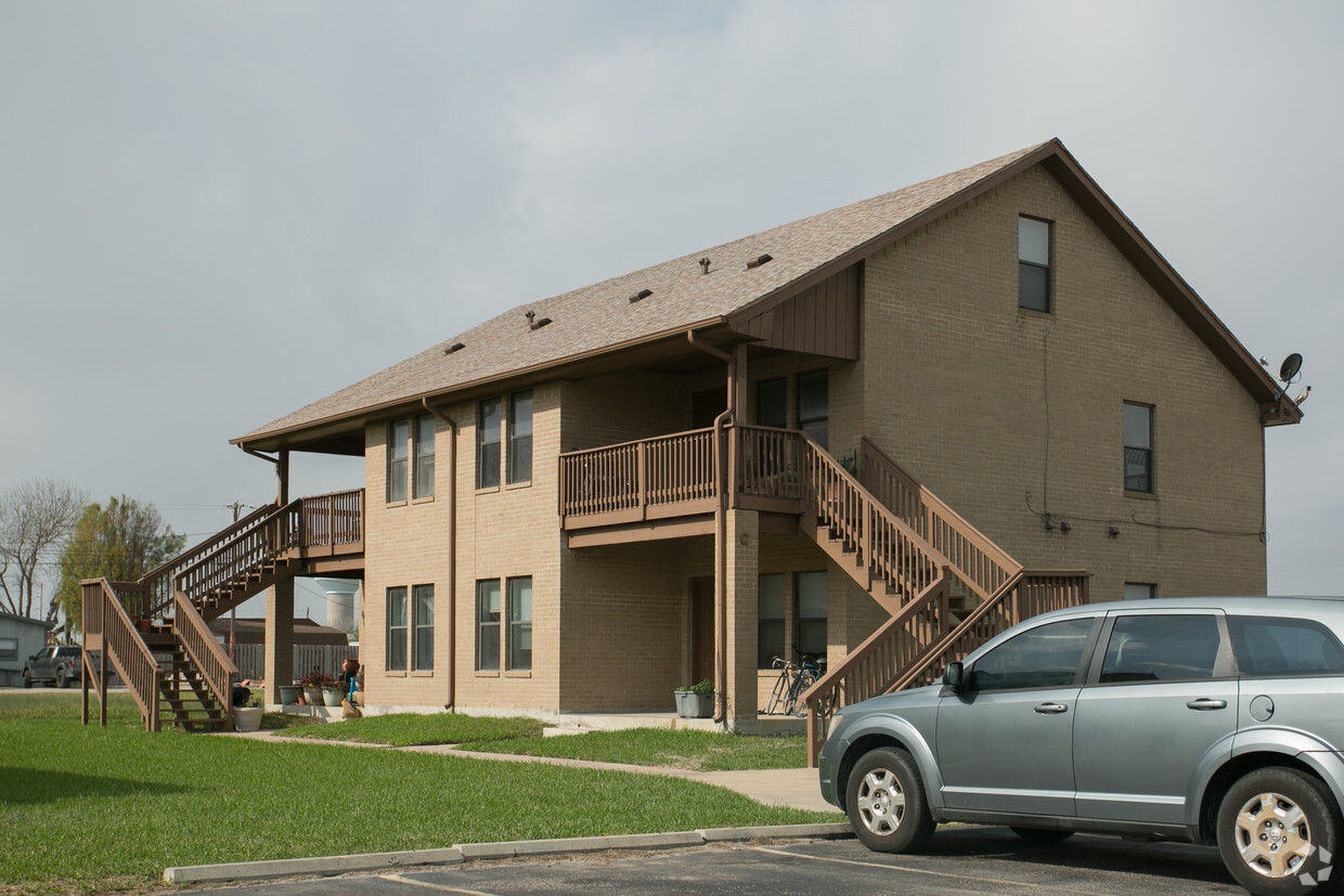 Primary Photo - Marlin Court Apartments