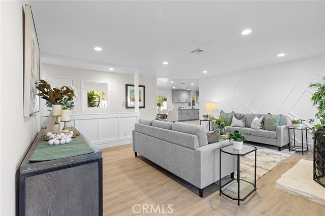 Foto del edificio - 16541 Loire Cir