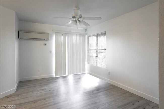 Building Photo - 510 Elm Dr