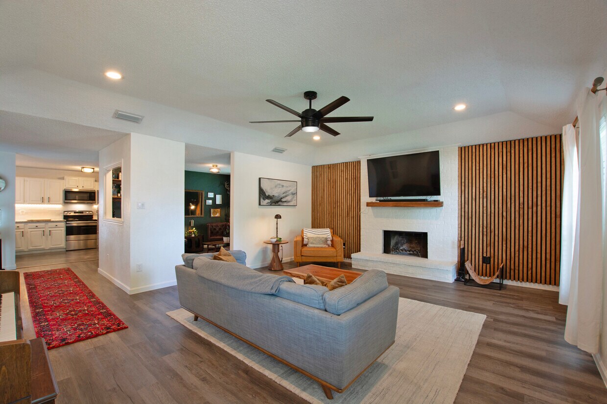 Primary Photo - 800 Gageway Dr