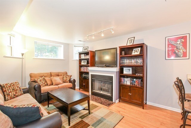 Building Photo - 2839 N Burling St