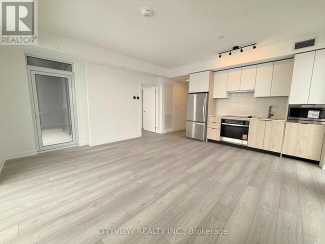 Building Photo - 1007 The Queensway