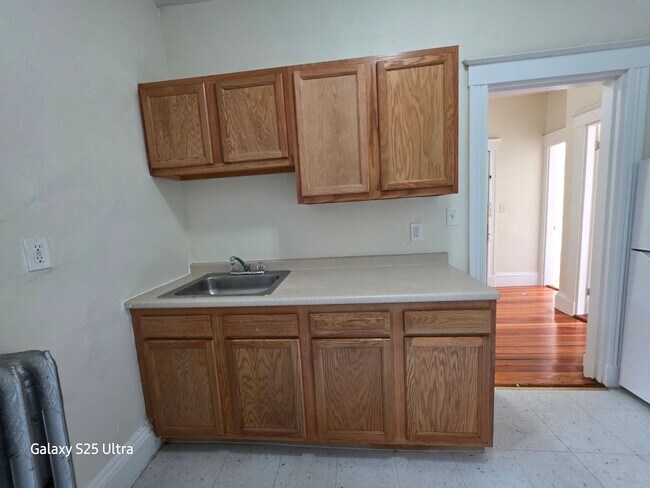 Building Photo - No Brokers Fee. No Security Deposit, Heat,...