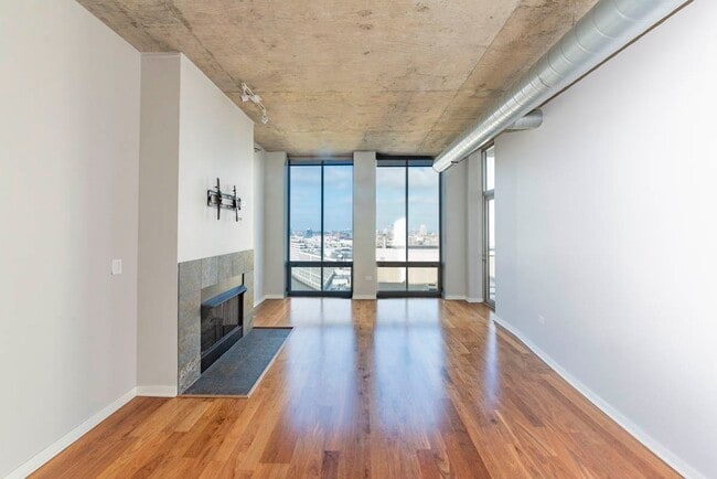Foto del edificio - 700 N Larrabee St