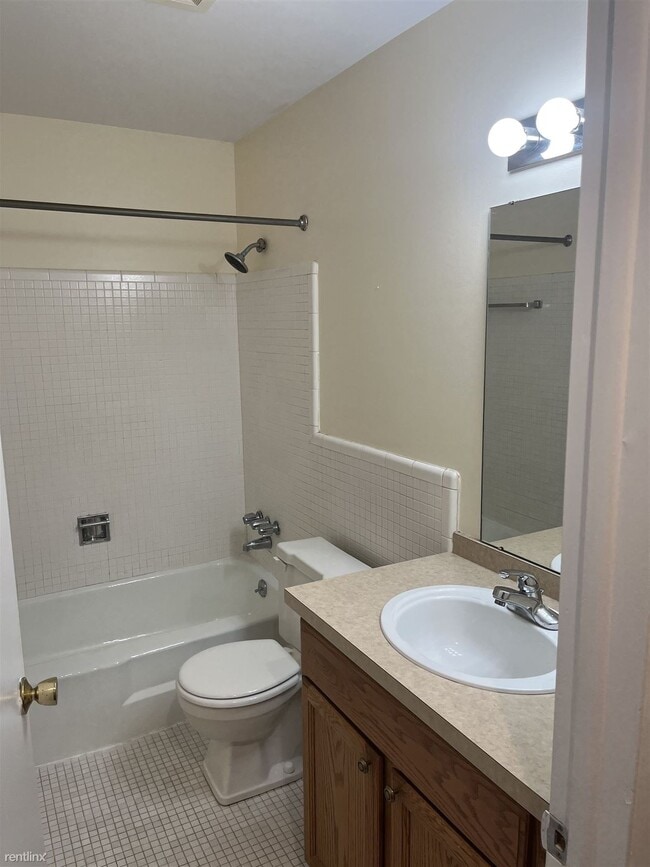 Building Photo - 2 br, 2 bath Condo - 468 Fox Hills Dr S Apt 6