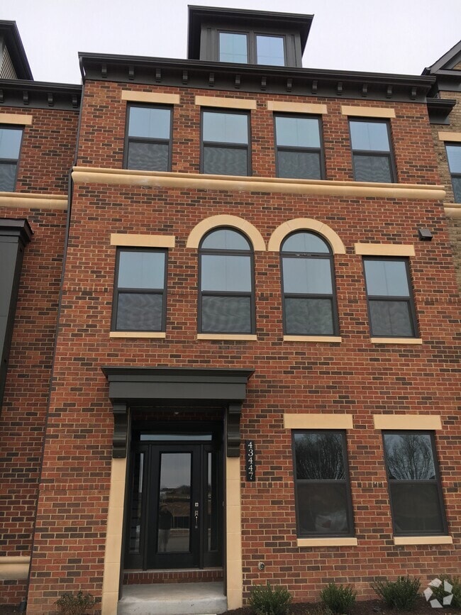 Building Photo - 43447 Charitable St