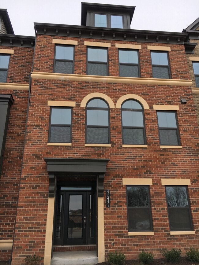 Building Photo - 43447 Charitable St