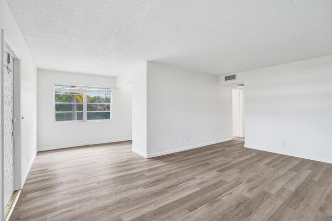 Building Photo - 57 Dorset Dr