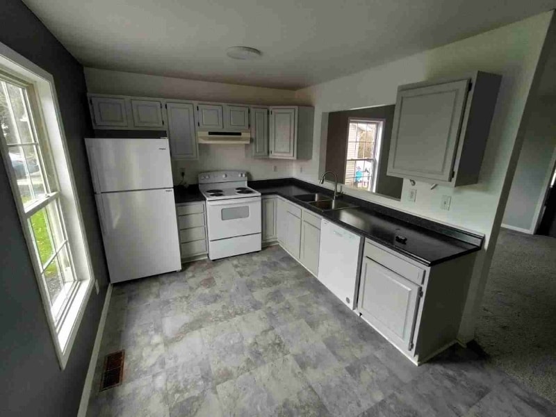 Primary Photo - 655 Mosgrove St
