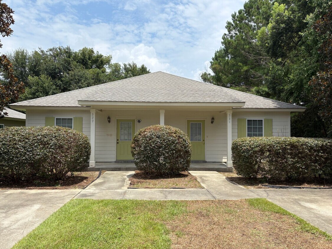 Primary Photo - Ruella Duplexes