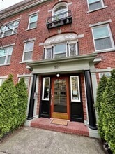 Building Photo - 901 NE 43rd St