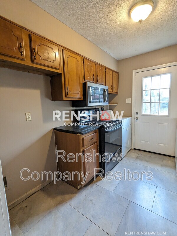 Building Photo - 7023 Amberly Way Dr