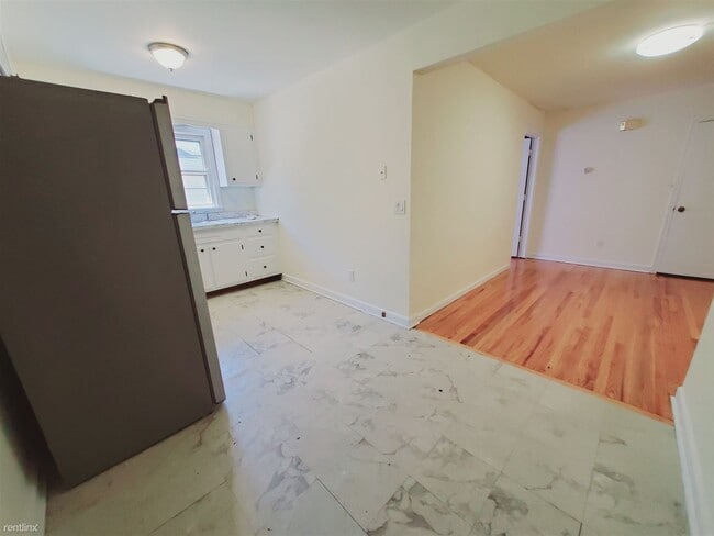 Building Photo - 2 br, 1 bath Condo - 143 Seaside Ave Apt 2