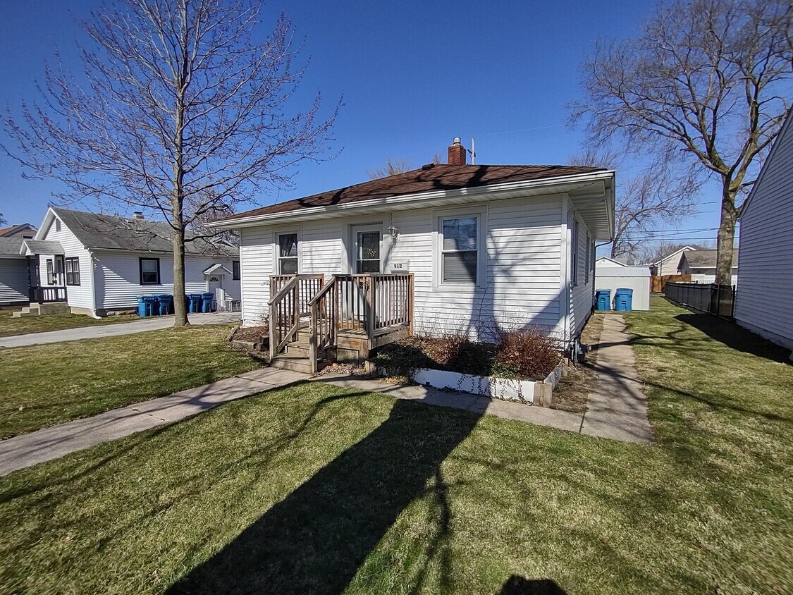 Primary Photo - 912 Douglas St
