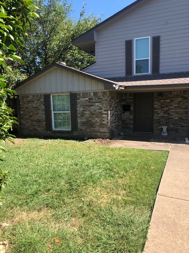 Building Photo - 7624 Thistle Ln