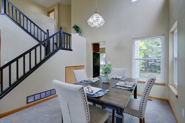 Foto del edificio - "Charming 3-Bedroom Retreat with 3.5 Baths...