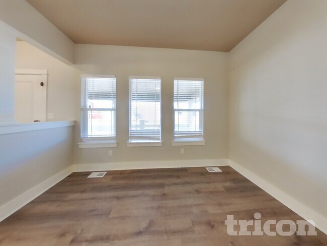 Foto del edificio - 1910 Mahogany Way