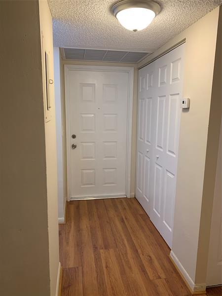 Foto del edificio - 10038 Twin Lakes Dr