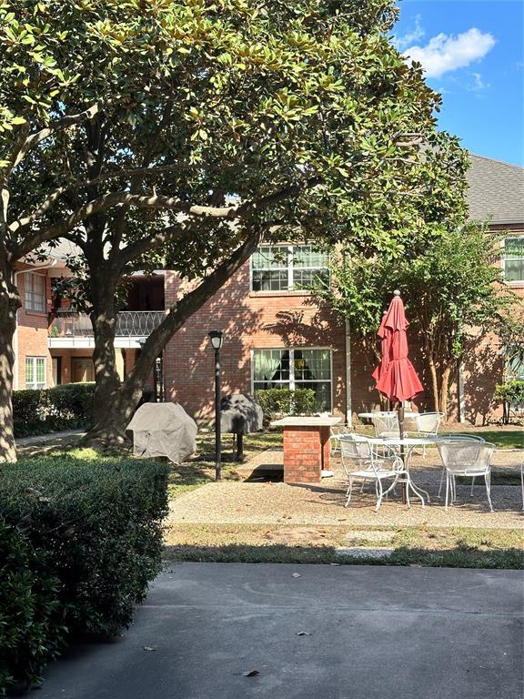 Building Photo - 2711 Briarhurst Dr