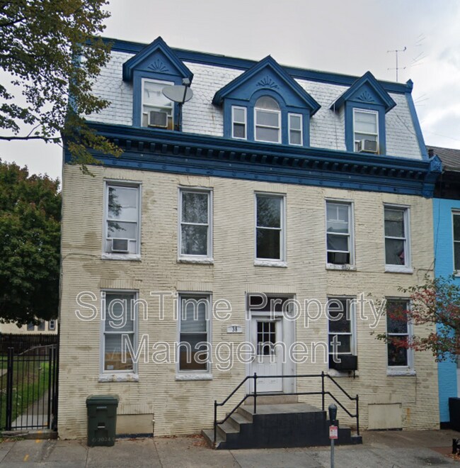 Foto del edificio - 38 E Franklin St