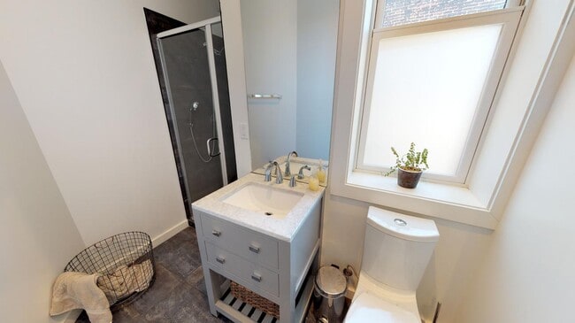 Building Photo - Room in 5 Bedroom Apartment at 8 Nottingha...