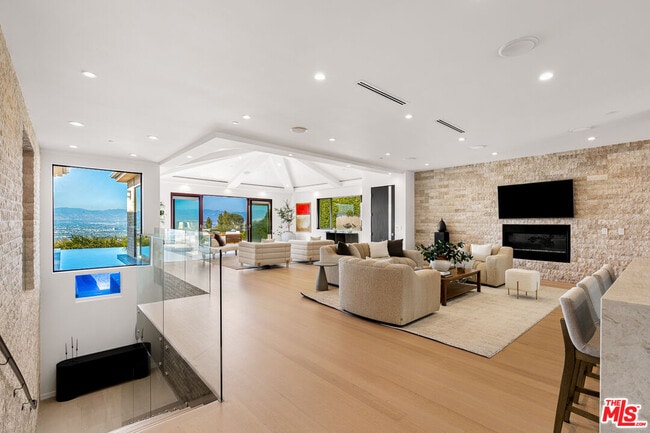 Building Photo - 3116 Elvido Dr