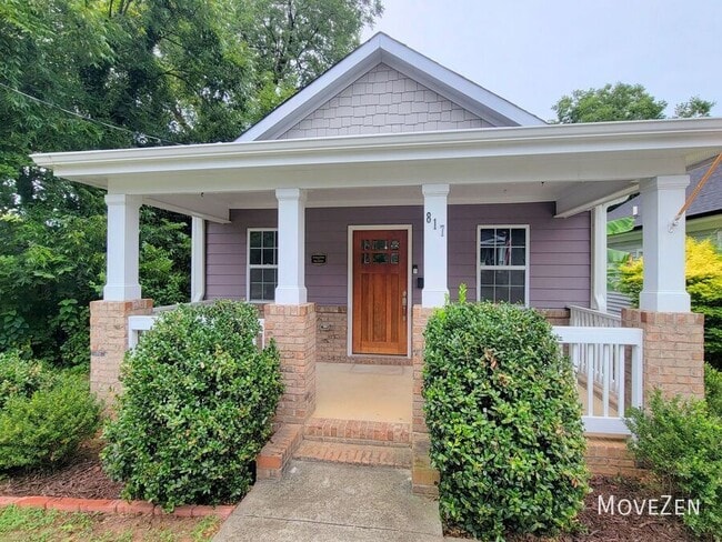 Building Photo - 817 Ellington St