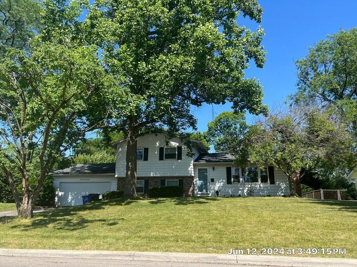 Foto principal - The Knolls Split Level Home