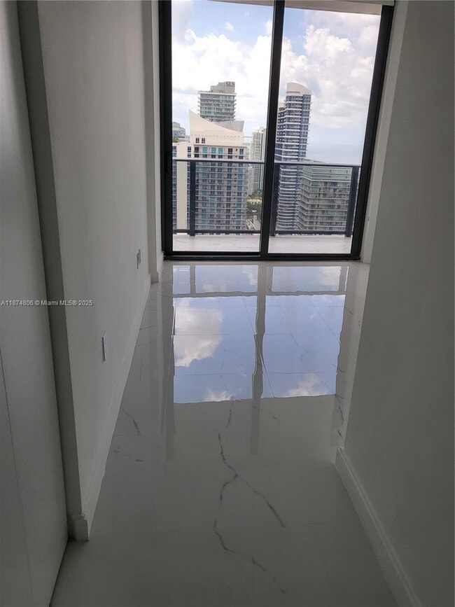 Foto del edificio - 45 SW 9th St
