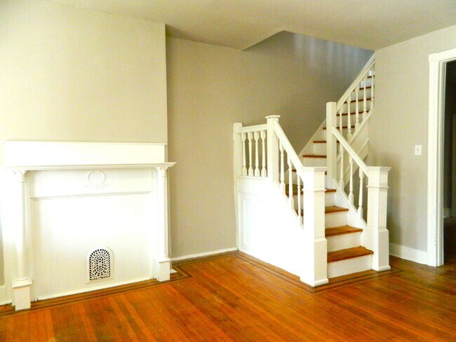 Building Photo - Stunning 4 Bedroom just outside of Delawar...