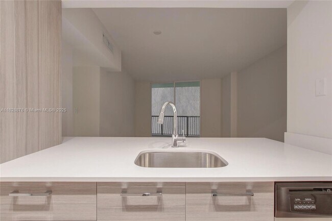 Foto del edificio - 1756 N Bayshore Dr