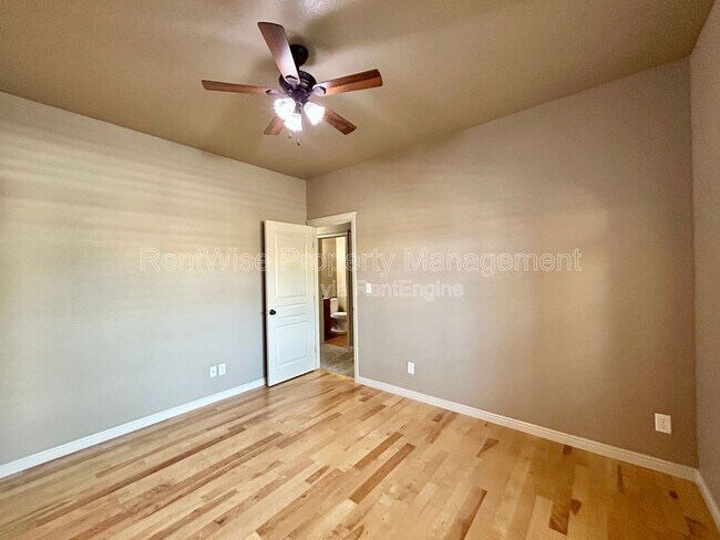 Foto del edificio - 2253 W los Flores Dr