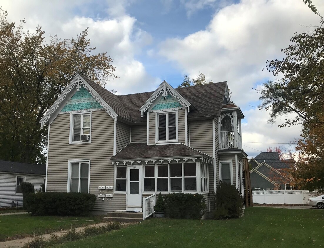 Primary Photo - 119 W 10th St