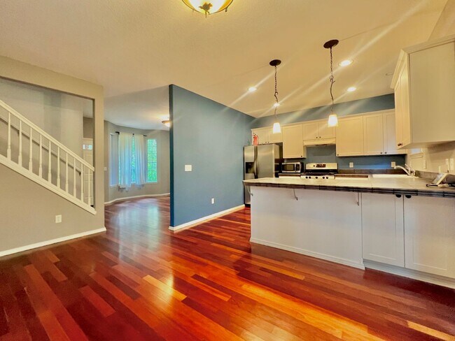 Building Photo - LARGE, BEAUTIFUL BARLOW AREA HOME ON DEAD ...