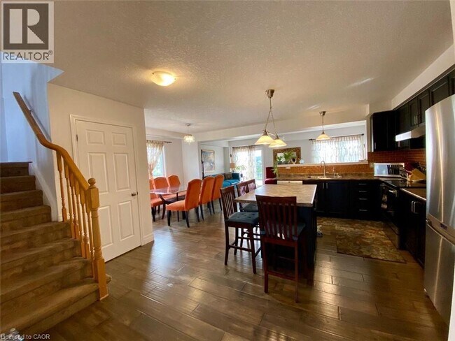 Building Photo - 287 Westmeadow Dr