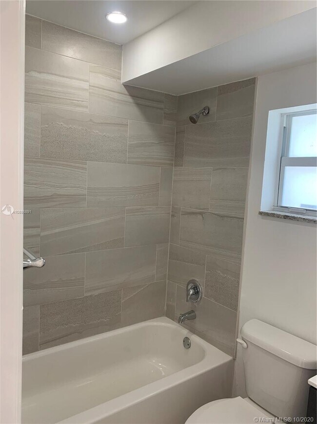 Foto del edificio - 1684 SW 10th St