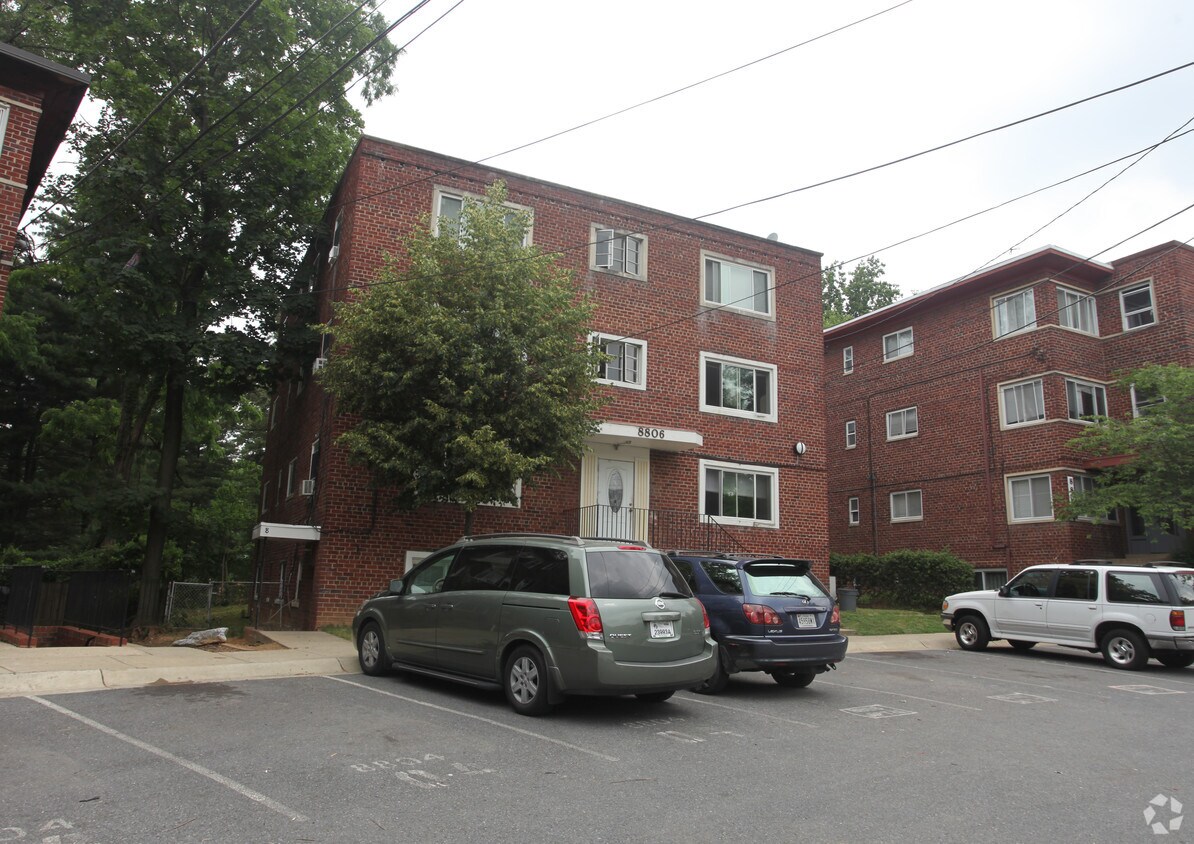 Foto del edificio - 8806 Glenville Rd