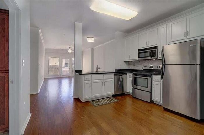 Foto del edificio - 910 W 25th St