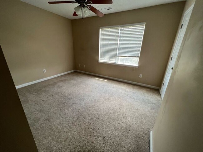 Foto del edificio - 104 Fairwood Ct