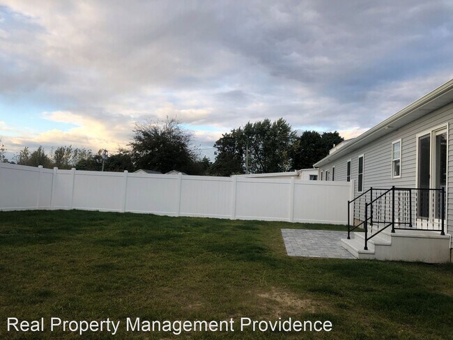 Building Photo - 2 br, 1 bath House - 59-61 Manhassett Street