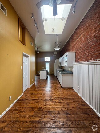 Building Photo - 410.5 S Pearl St