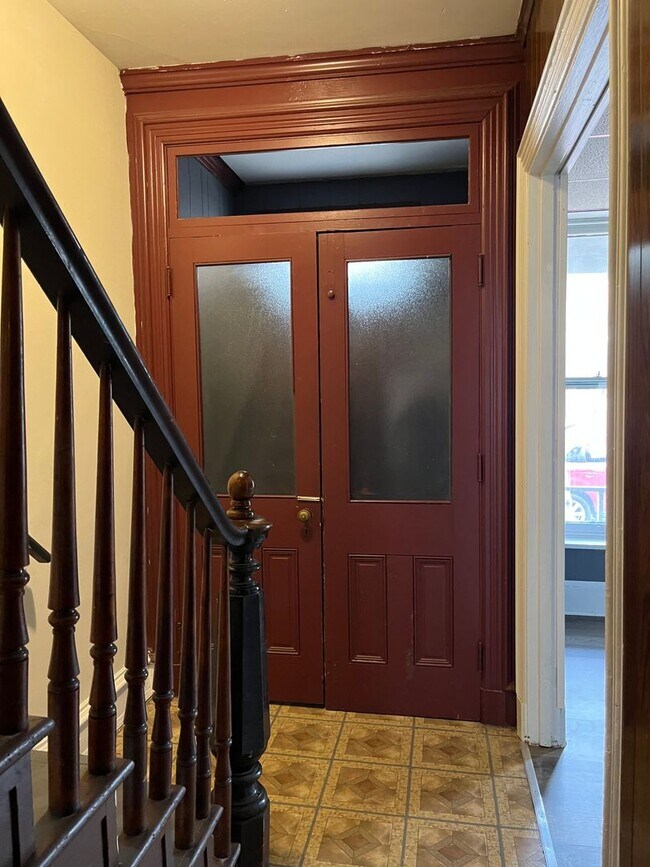 Foto del edificio - Large 4 Bedroom, 1 Bathroom in Columbia!