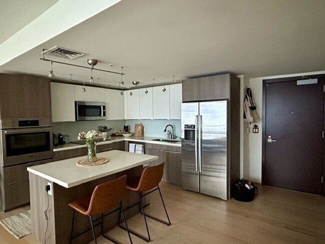 Building Photo - Symphony Honolulu - 1BR with 2 Parking Stalls